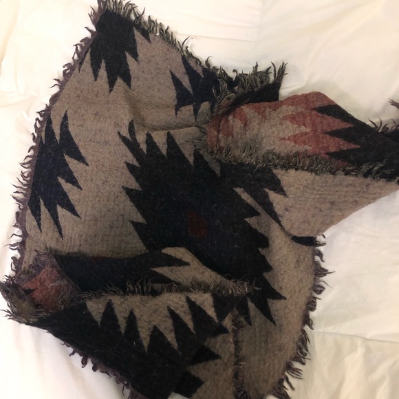 Aritzia Wilfred Mosaic Triangle Scarf - Picture 7 of 8